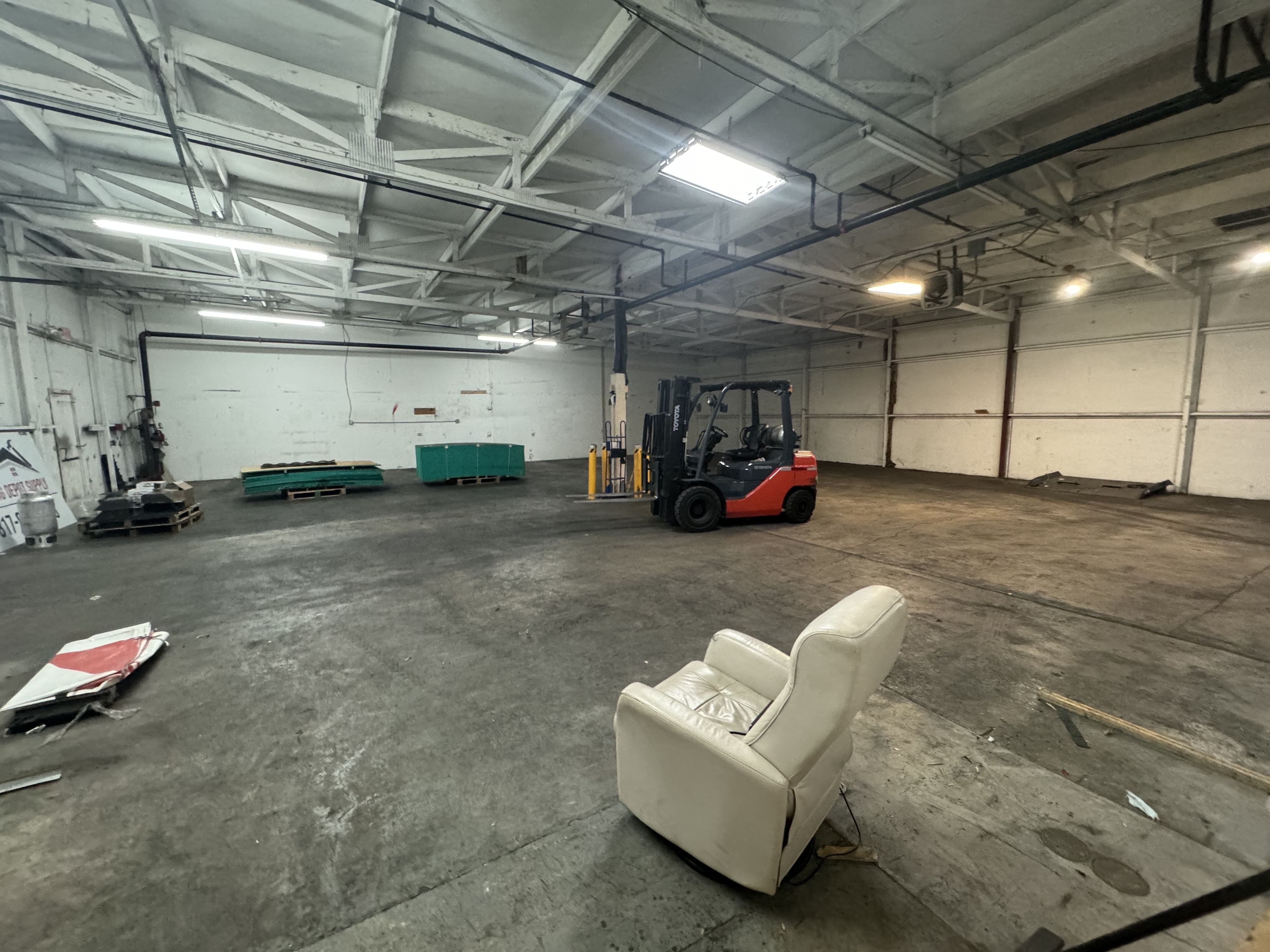 WAREHOUSE FOR LEASE: 10709 Tube Dr #110 Hurst, TX